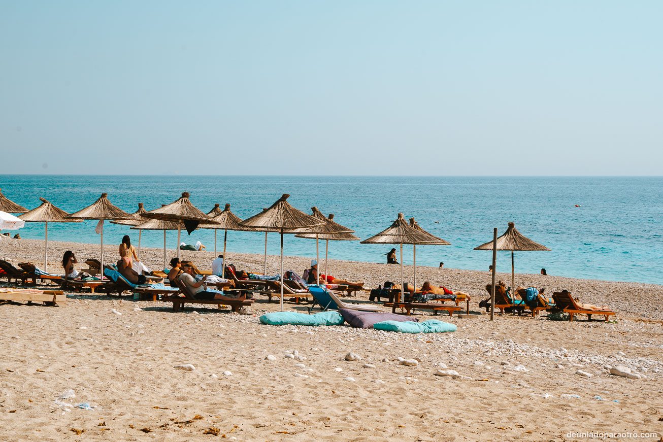 Playas, algo imprescindible que ver en Himare, una de las zonas más bonitas de la Riviera Albanesa