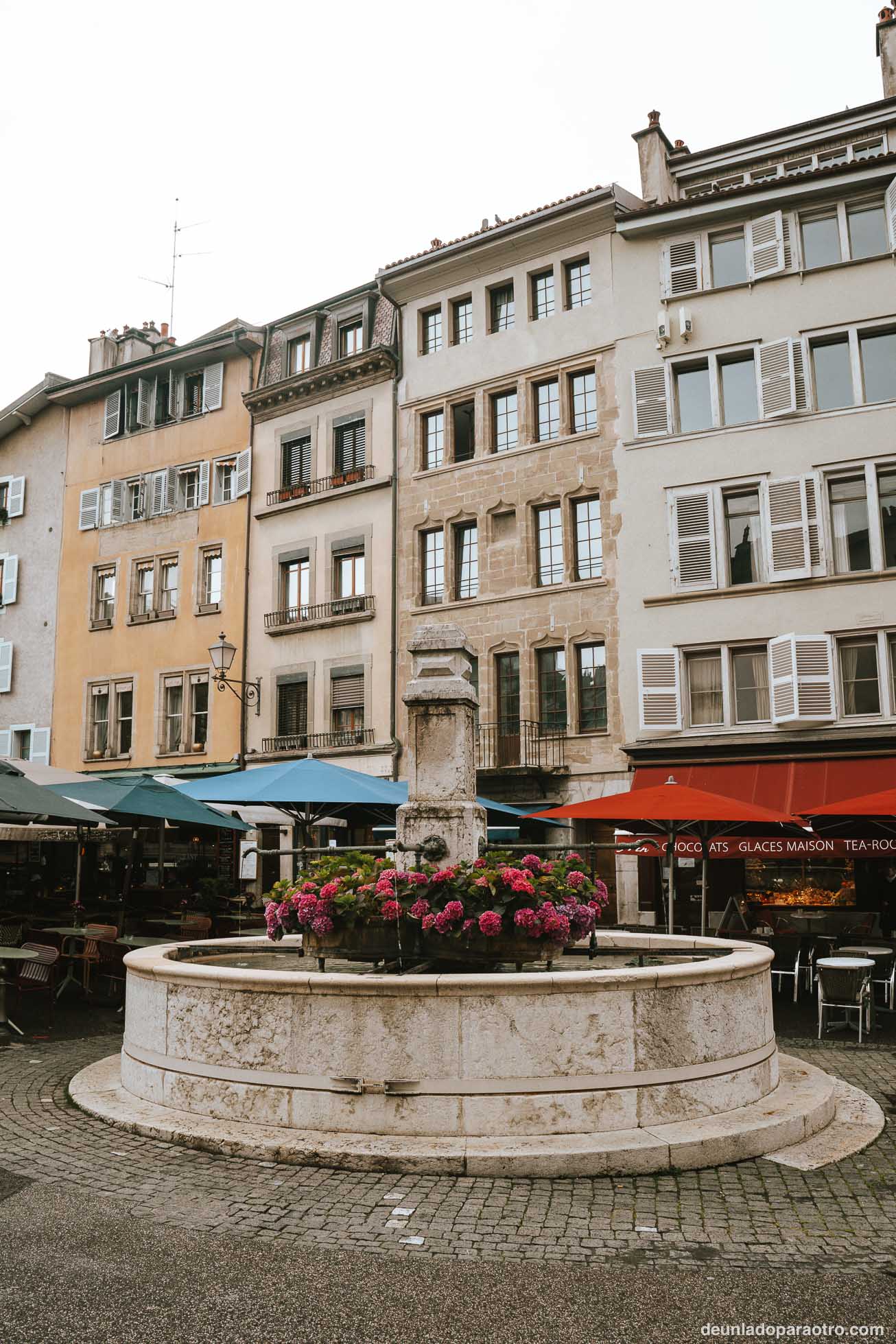 Plaza de Bourg-de-Four, una de las mejores cosas que ver en Ginebra en un día