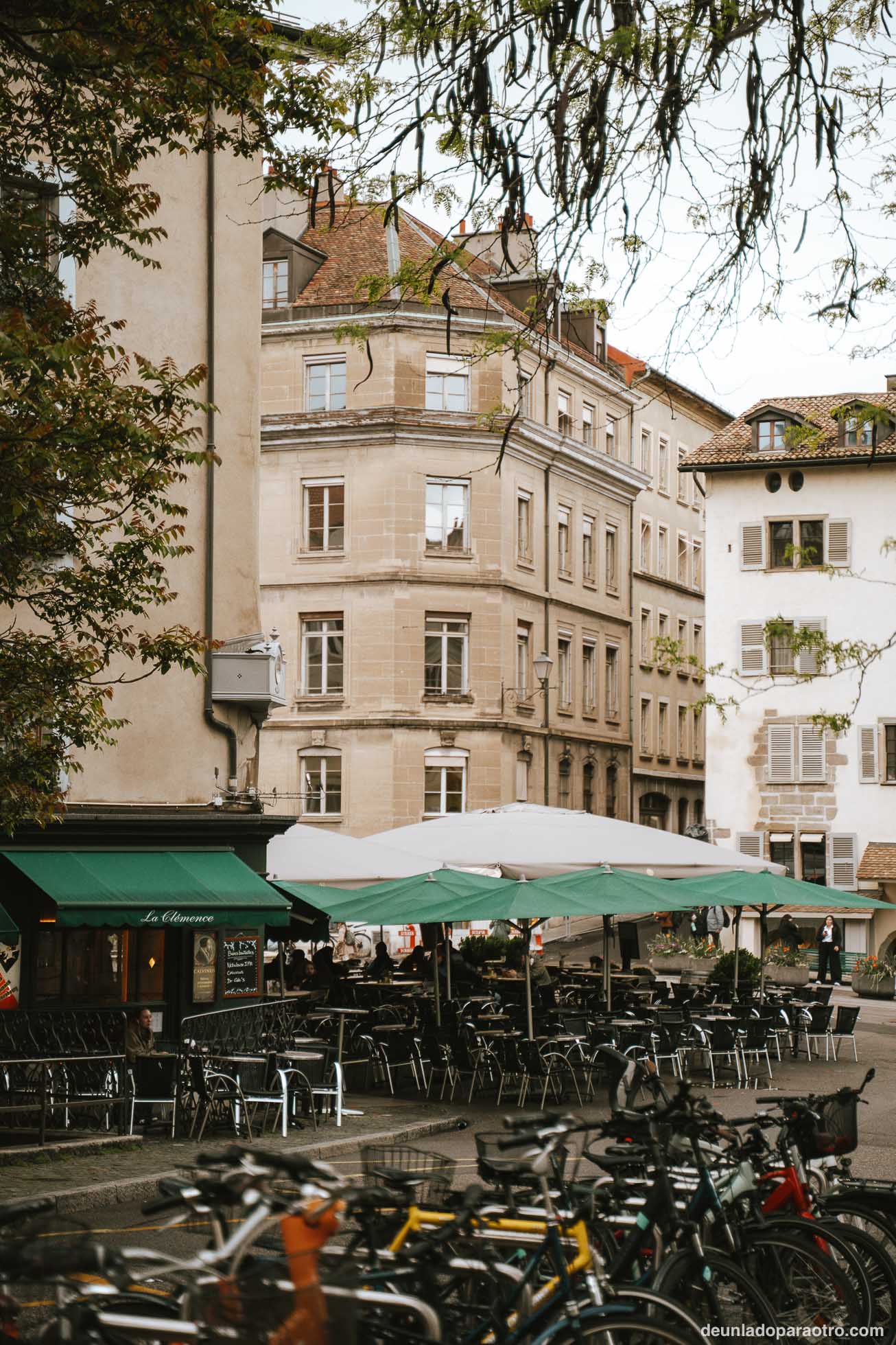 Plaza de Bourg-de-Four, una de las mejores cosas que ver en Ginebra en un día