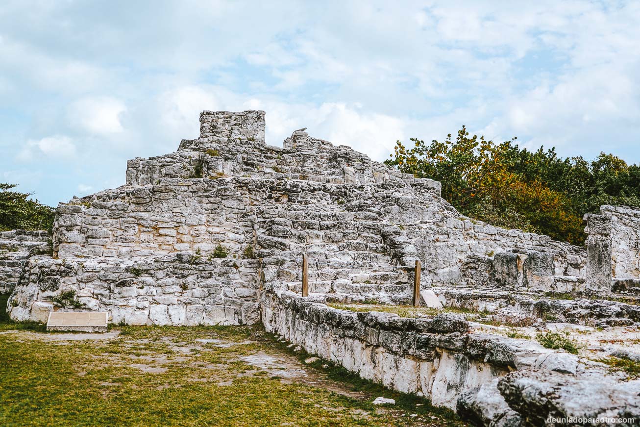 Visitar las ruinas mayas de El Rey, una visita cultural que hacer en Cancún