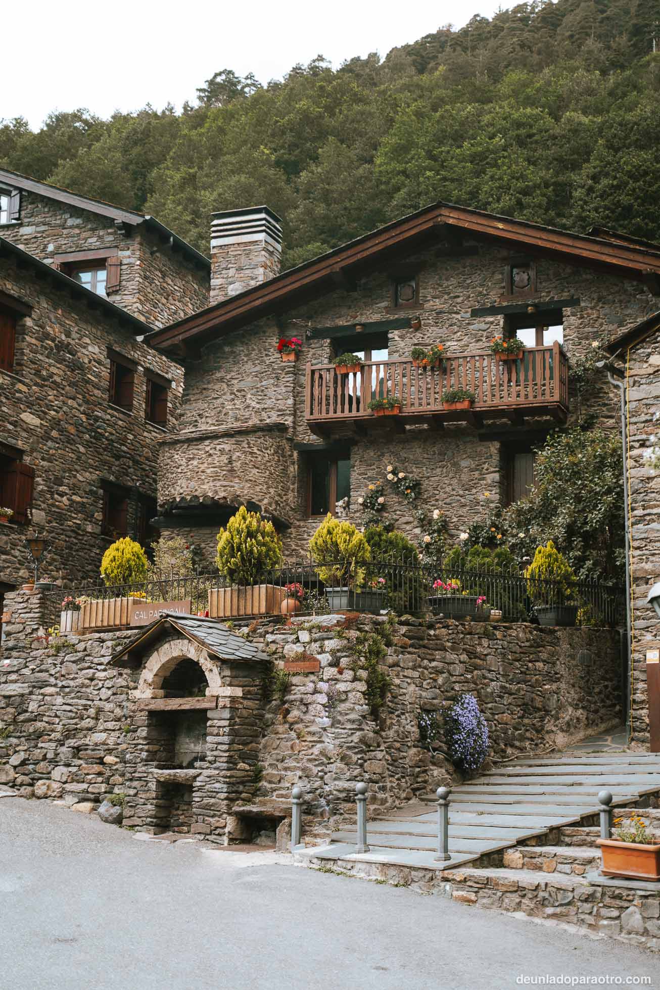 Llorts, un coqueto pueblo lleno de casitas de piedra y mucho encanto