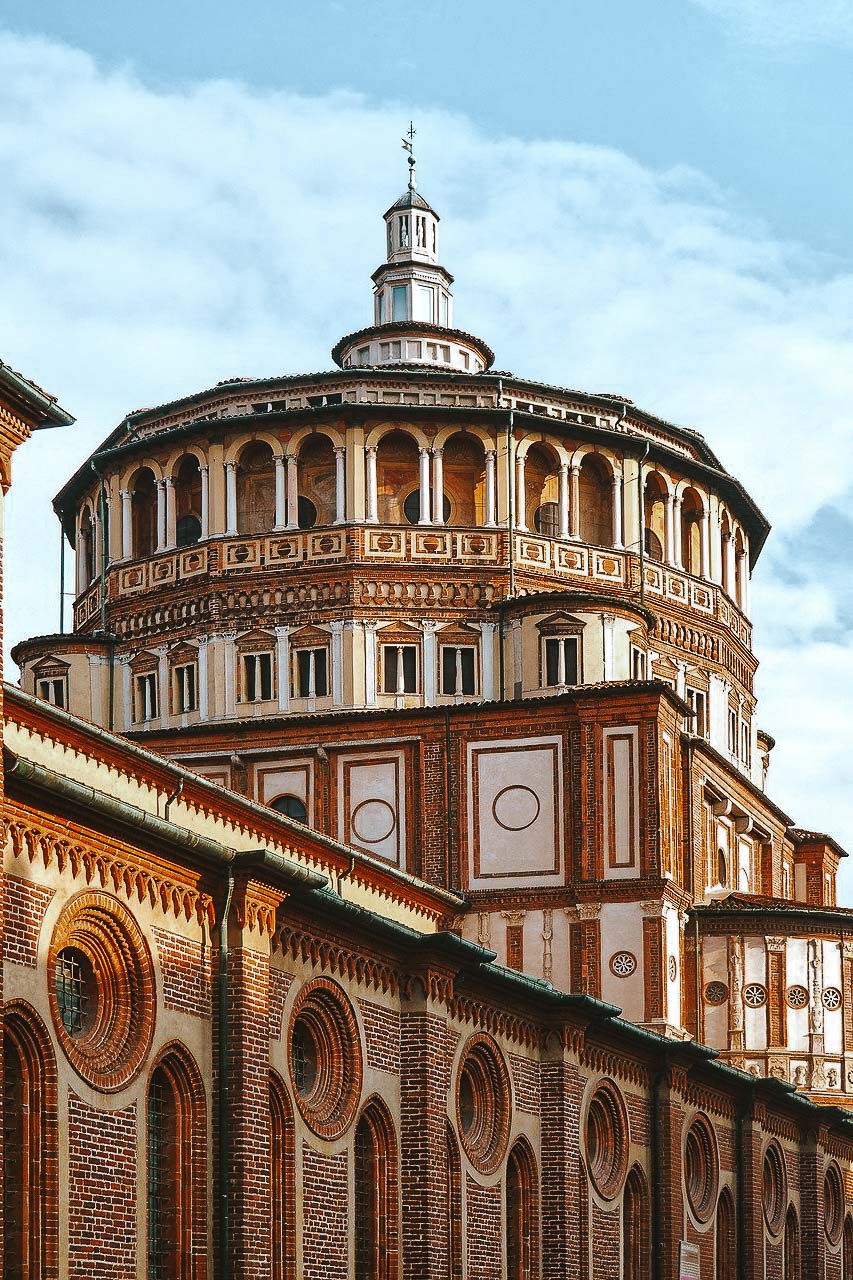 Una de las mejores cosas que hacer en Milán en 2 días es visitar esta antigua iglesia y convento de estilo gótico