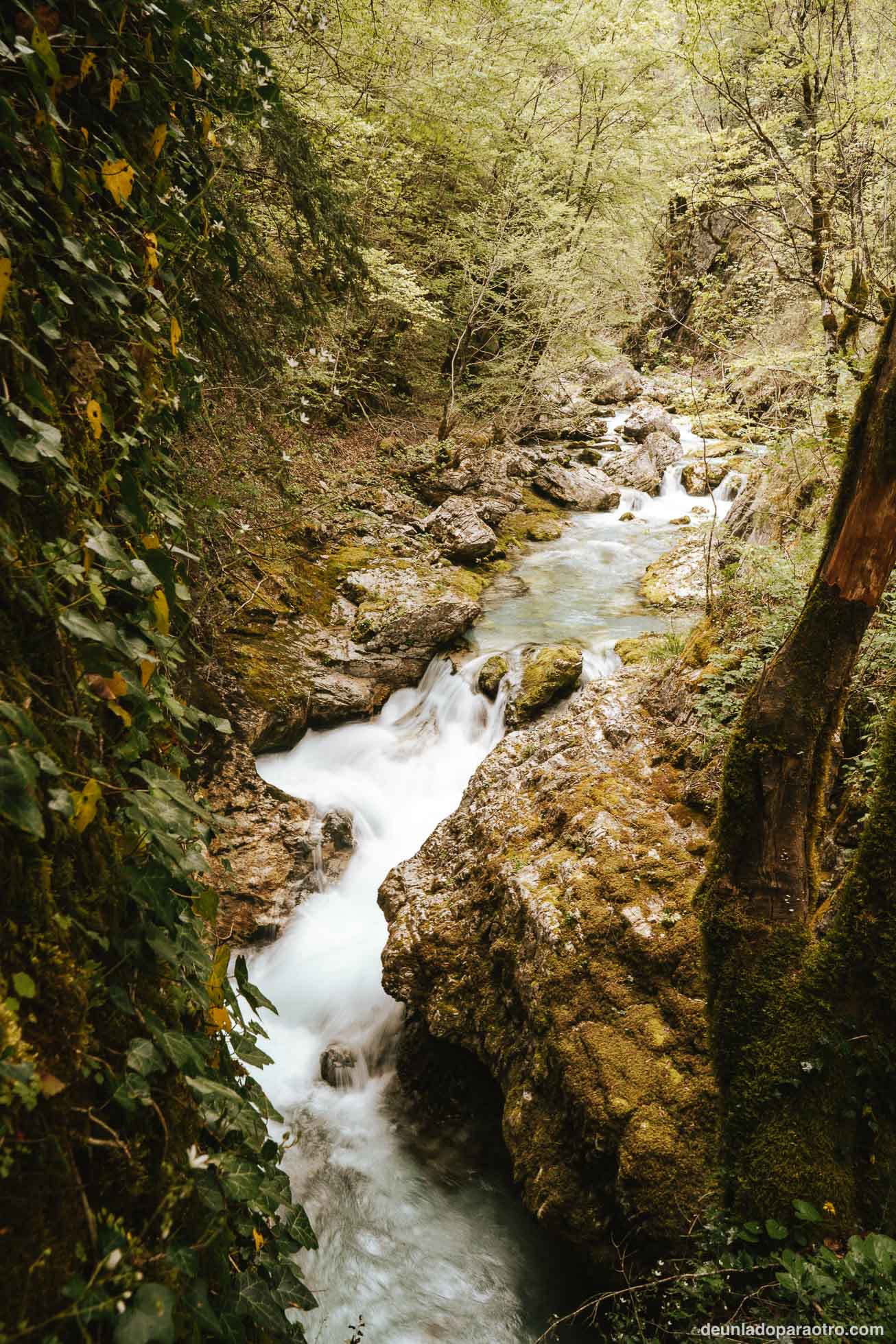 Trekking al Blue Eye de Theth