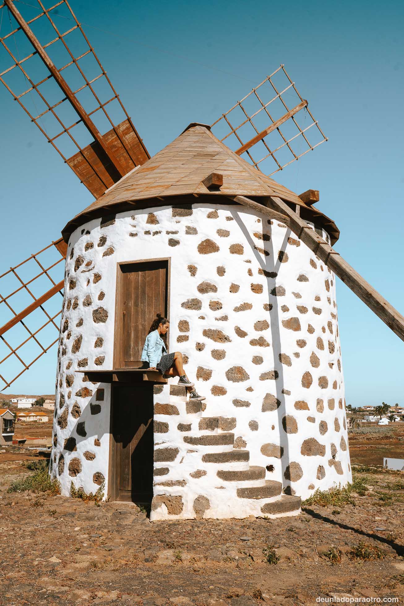 Visitar los bonitos Molinos de Villaverde, un lugar tradicional que ver en tu ruta por Fuerteventura en 3 días