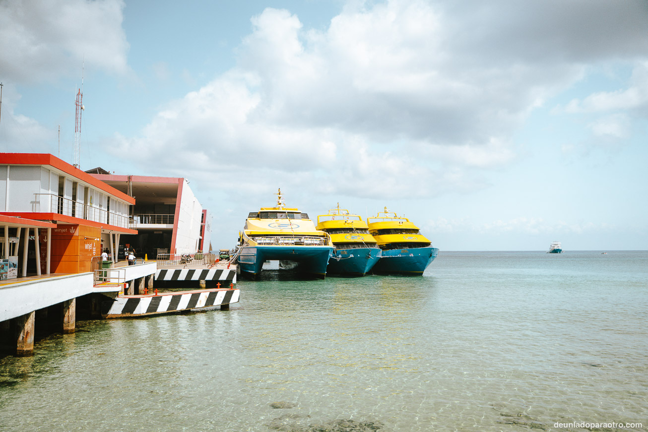 Muelle de ferris donde compañías como Ultramar ofrecen servicios hasta Playa del Carmen