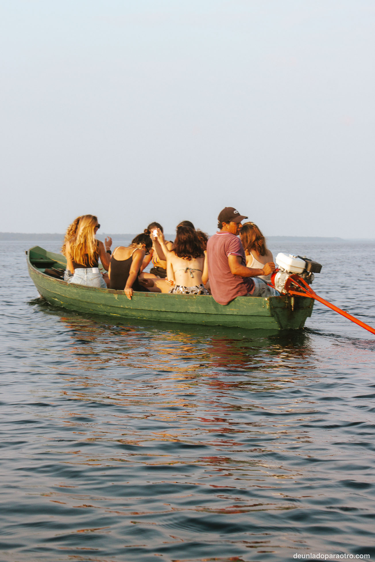 Navegar por el Río Negro y ver el Encuentro de las Aguas