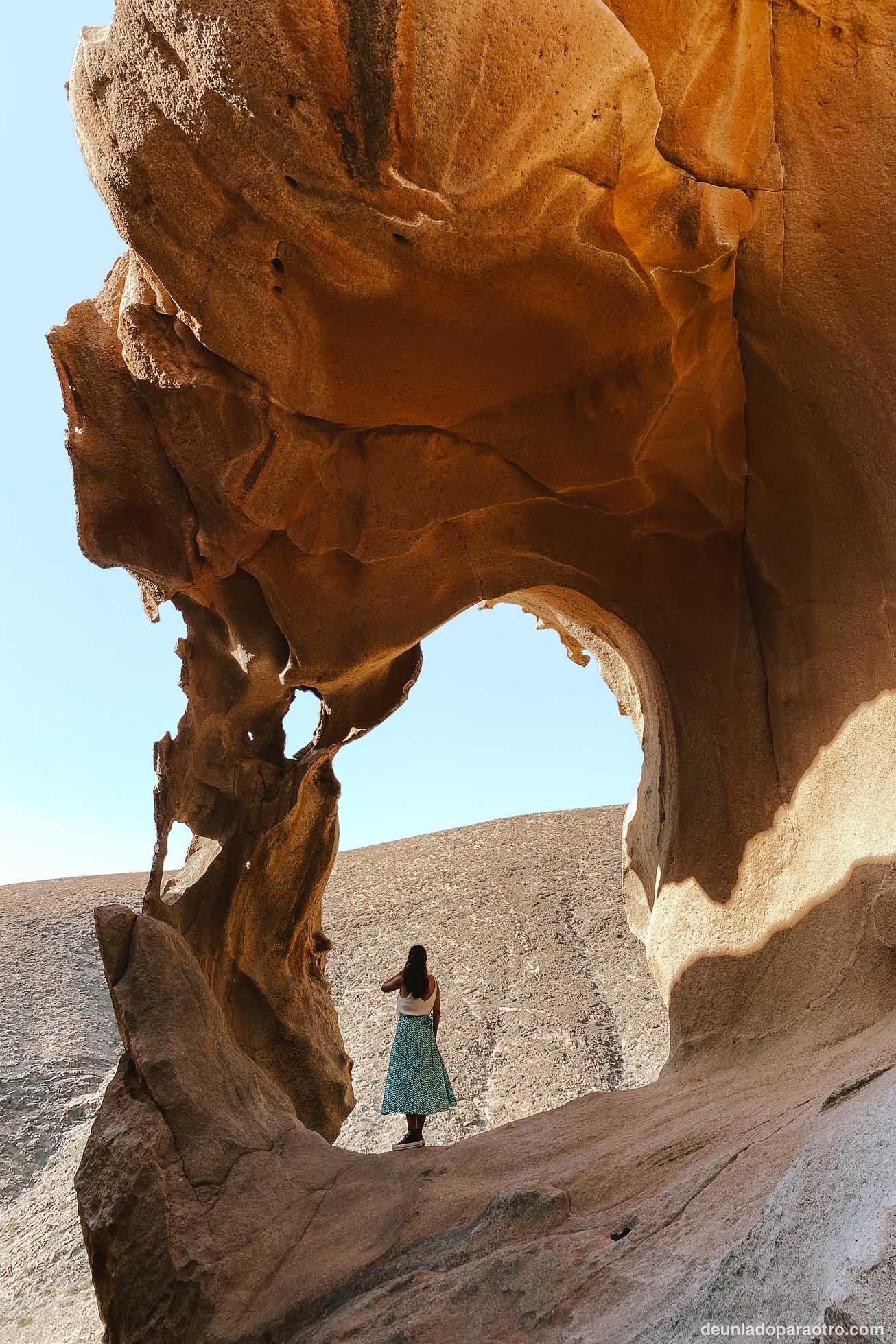 Hacer una ruta al Arco de las Peñitas, el lugar más instagrameable que ver en tu ruta de viaje por Fuerteventura en 3 días