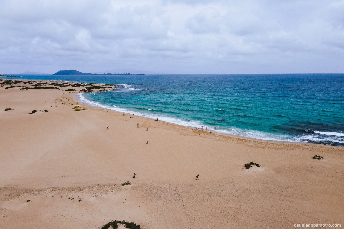 Hacer una excursión de un día a isla de Lobos, un lugar mágico que ver en Fuerteventura si estás más de 3 días