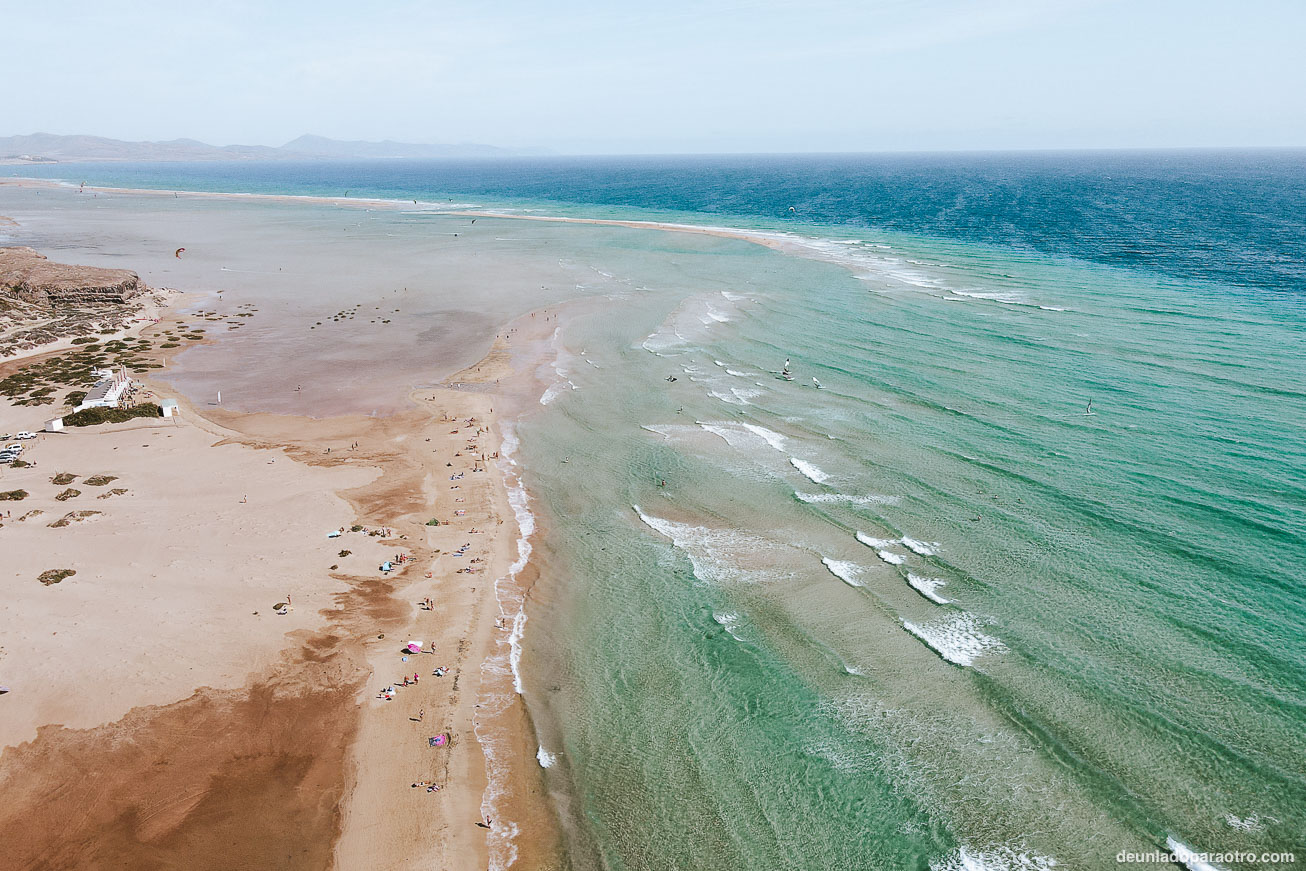 Visitar la playa de Sotavento, una de las mejores cosas que hacer en tu ruta por Fuerteventura en 3 días