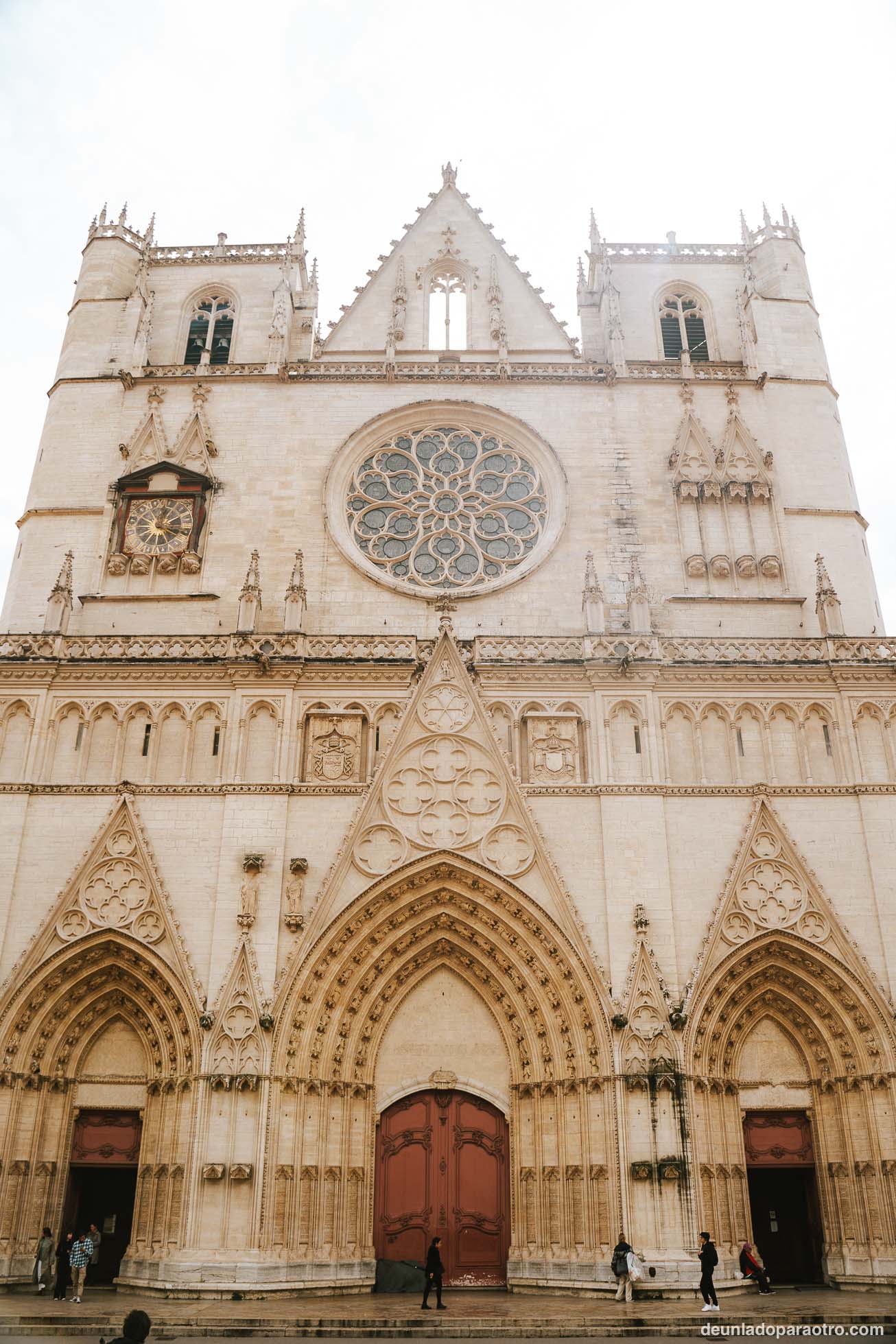 Catedral de San Juan Bautista, un edificio imprescindible que ver en el Viejo Lyon en un día