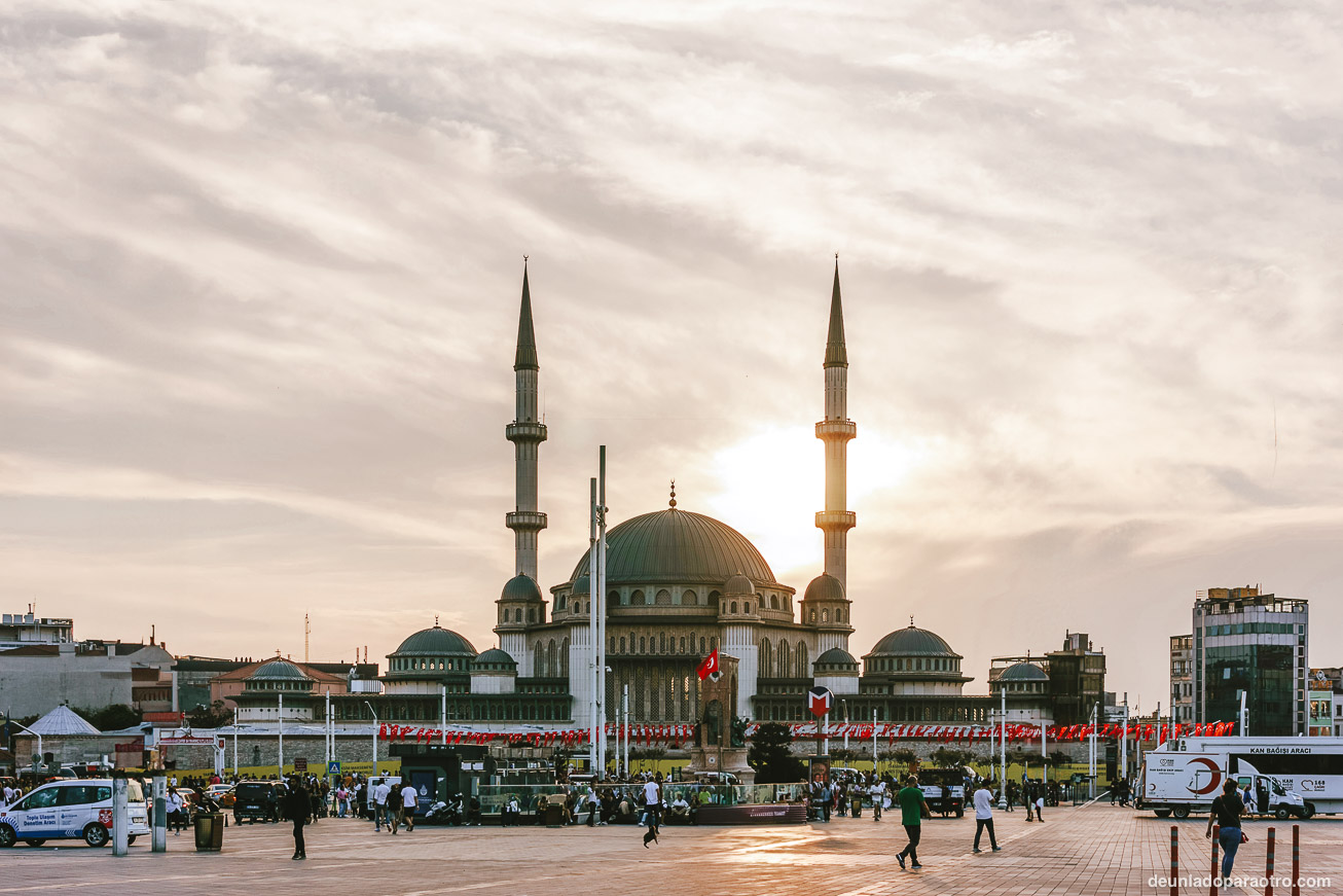 Plaza Taksim es la más famosa que ver en Estambul